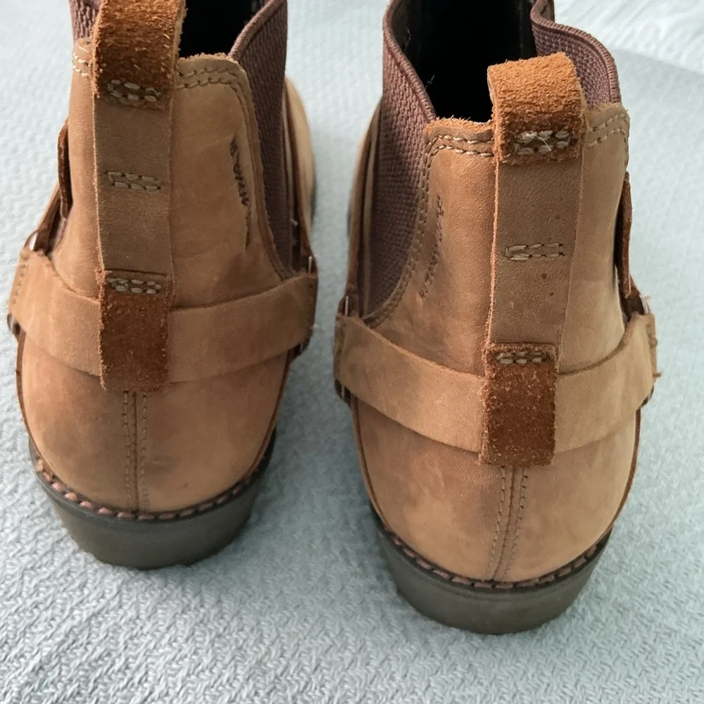 Teva Woman’s Tan Casual Boots - Picture 6 of 7